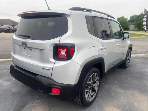 Glacier Metallic 2016 Jeep Renegade Latitude