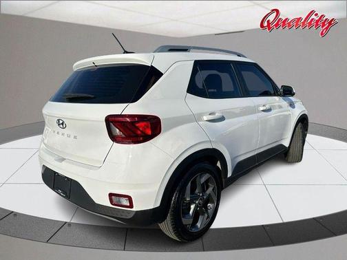 2024 Hyundai VENUE SEL