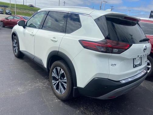 White 2021 Nissan Rogue SV