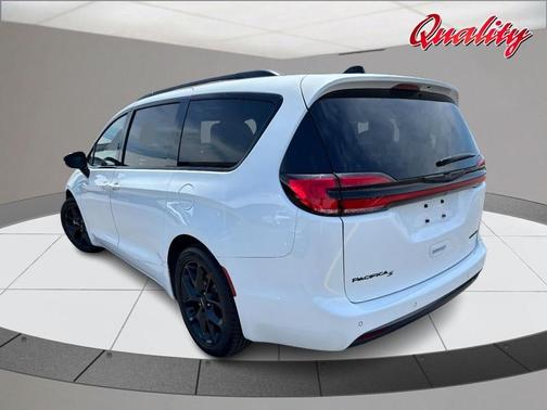 Bright White Clearcoat 2025 Chrysler Pacifica Limited