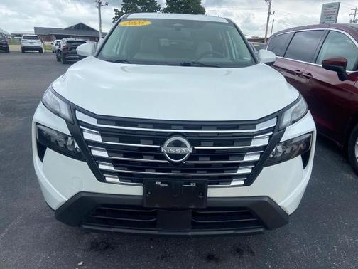 Everest White P 2025 Nissan Rogue SV