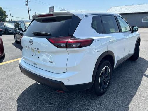 Everest White P 2025 Nissan Rogue SV