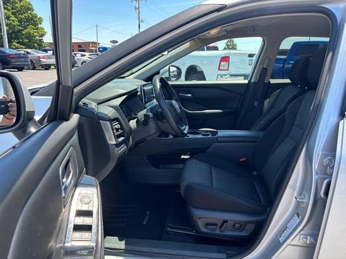 Brilliant Silver Metallic 2025 Nissan Rogue SV