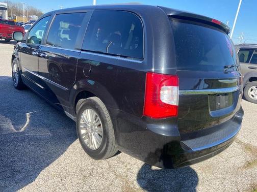 2016 Chrysler Town & Country Touring-L