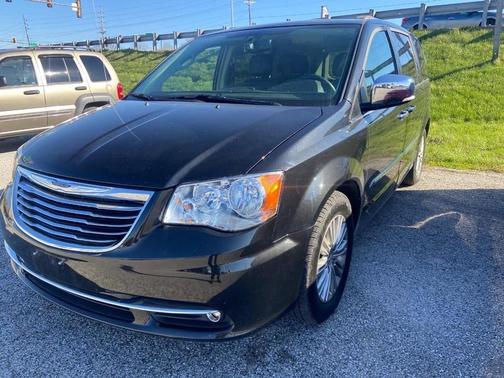 2016 Chrysler Town & Country Touring-L