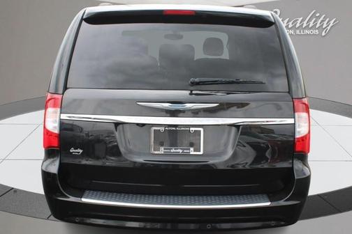 2016 Chrysler Town & Country Touring-L