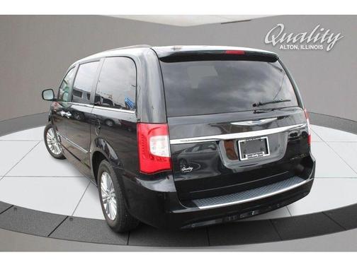 2016 Chrysler Town & Country Touring-L