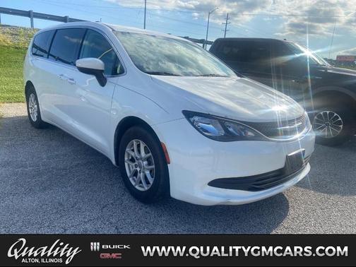 Bright White Clearcoat 2017 Chrysler Pacifica Touring