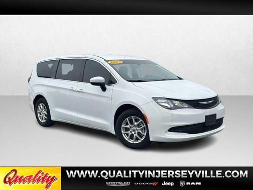2022 Chrysler Voyager LX