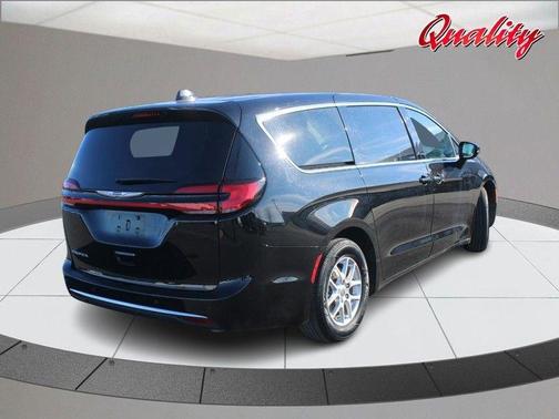 2024 Chrysler Pacifica Touring-L