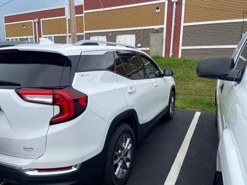 Summit White 2024 GMC Terrain SLT