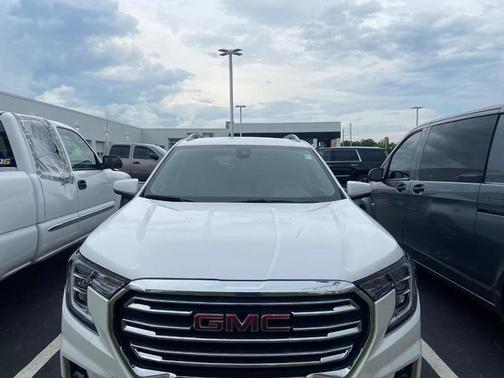 Summit White 2024 GMC Terrain SLT