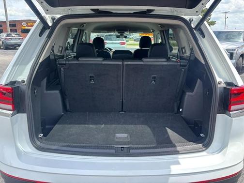 Pure White 2025 Volkswagen Atlas 2.0T SE