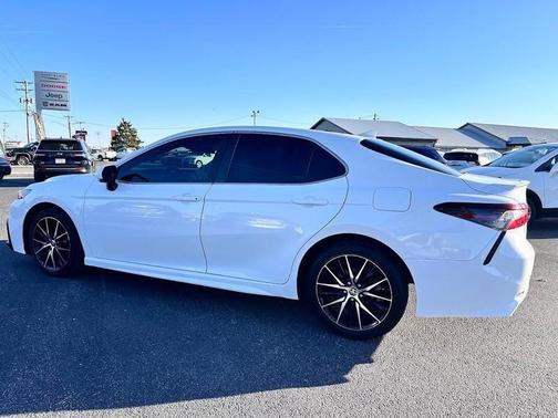 2022 Toyota Camry SE