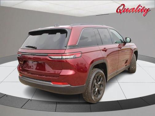 2026 Jeep Grand Cherokee Laredo