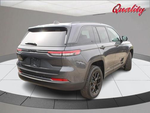 2026 Jeep Grand Cherokee Laredo