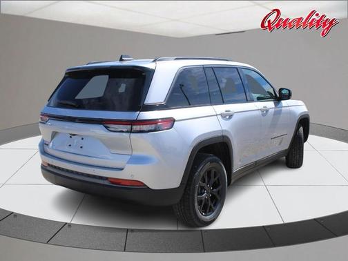 2026 Jeep Grand Cherokee Laredo