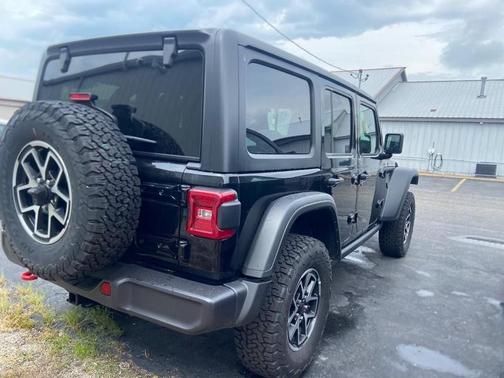 Black Clearcoat 2026 Jeep Wrangler Rubicon