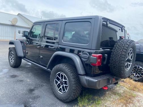 Black Clearcoat 2026 Jeep Wrangler Rubicon