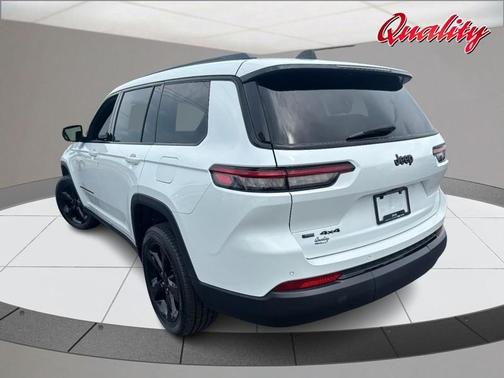 Bright White Clearcoat 2023 Jeep Grand Cherokee L Laredo