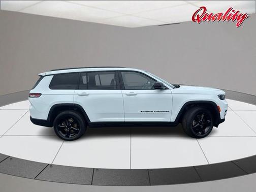 Bright White Clearcoat 2023 Jeep Grand Cherokee L Laredo
