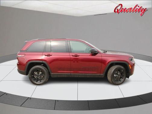 2026 Jeep Grand Cherokee Laredo