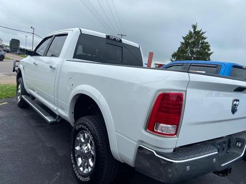 Bright White Clearcoat 2018 RAM 2500 Laramie
