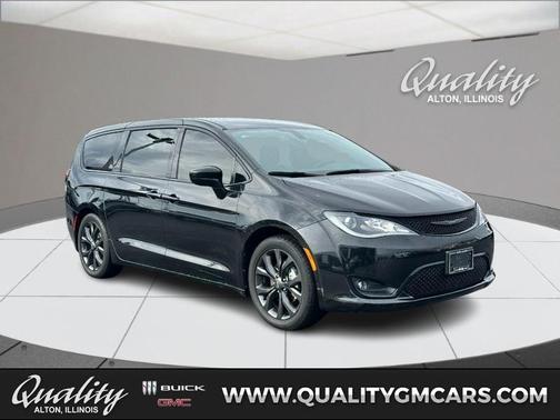 Brilliant Black Crystal Pearlcoat 2019 Chrysler Pacifica Touring Plus