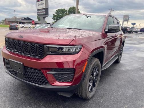 Velvet Red Pearlcoat 2025 Jeep Grand Cherokee Laredo