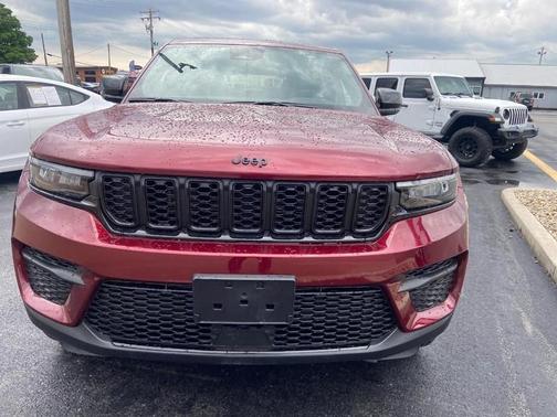 Velvet Red Pearlcoat 2025 Jeep Grand Cherokee Laredo