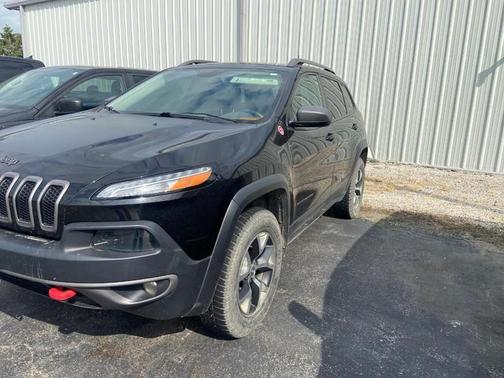 Brilliant Black Crystal Pearlcoat 2016 Jeep Cherokee Trailhawk