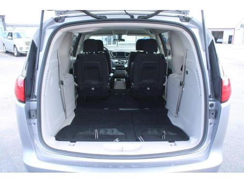2020 Chrysler Voyager LX