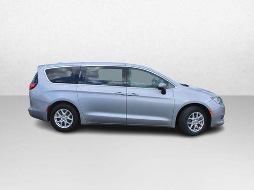 2020 Chrysler Voyager LX