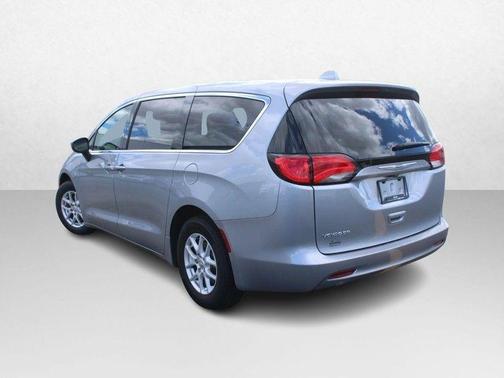 2020 Chrysler Voyager LX