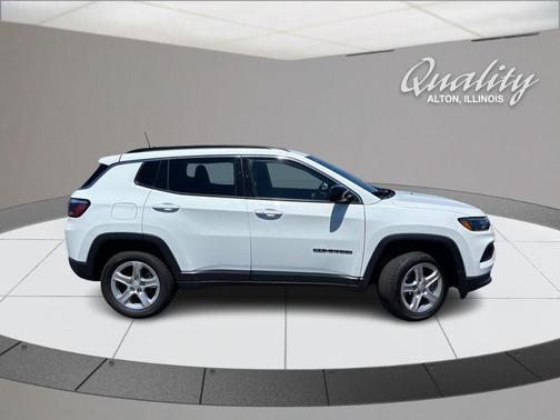 Bright White Clearcoat 2024 Jeep Compass Latitude