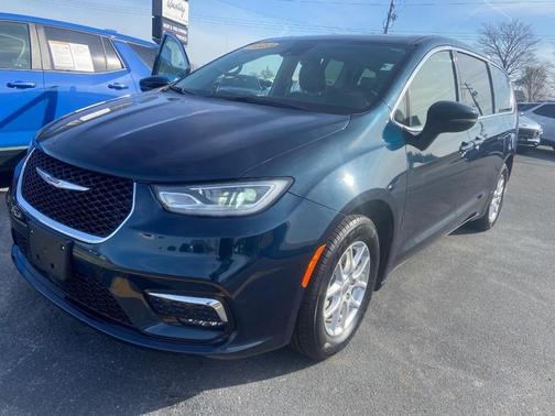 2023 Chrysler Pacifica Touring-L