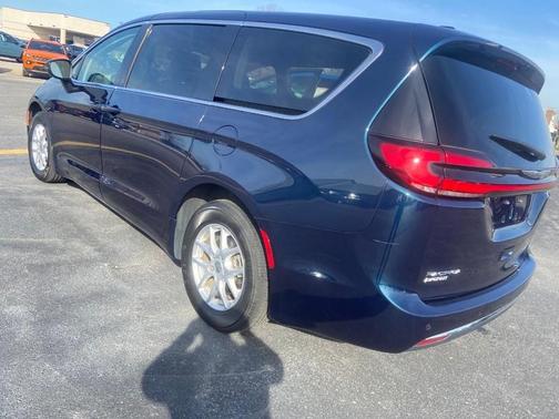 2023 Chrysler Pacifica Touring-L
