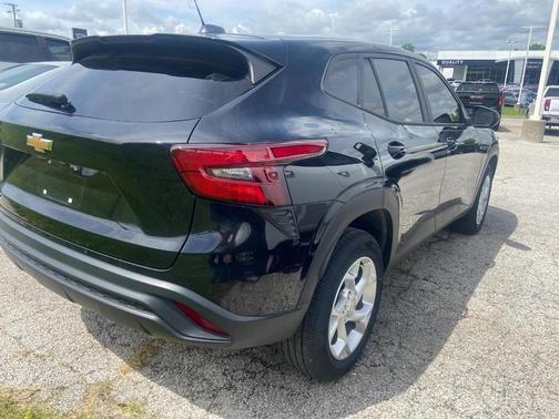 Mosaic Black Metallic 2024 Chevrolet Trax LS