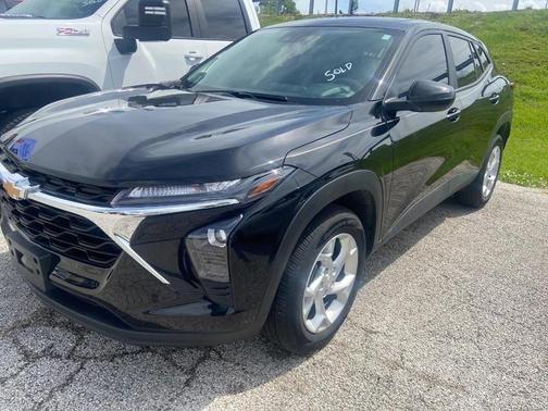 Mosaic Black Metallic 2024 Chevrolet Trax LS