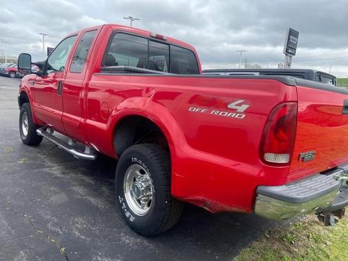 Red 2003 Ford F-250 XLT