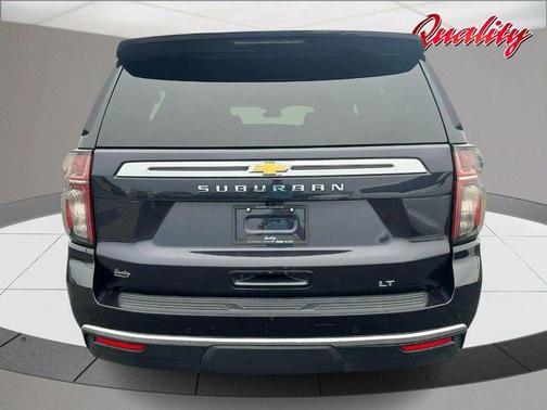 2023 Chevrolet Suburban LT