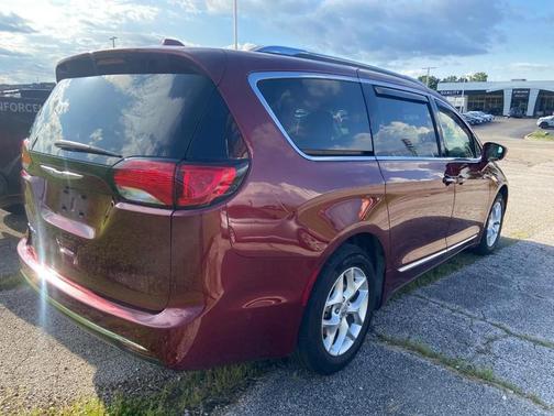 Velvet Red Pearlcoat 2020 Chrysler Pacifica Touring-L Plus