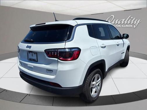 Bright White Clearcoat 2024 Jeep Compass Latitude