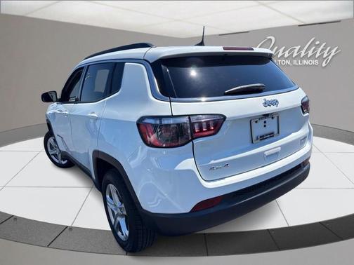 Bright White Clearcoat 2024 Jeep Compass Latitude