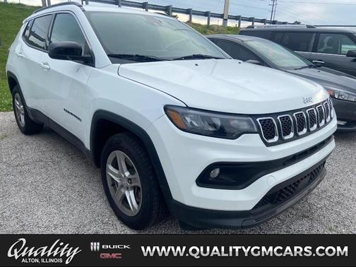 Bright White Clearcoat 2024 Jeep Compass Latitude