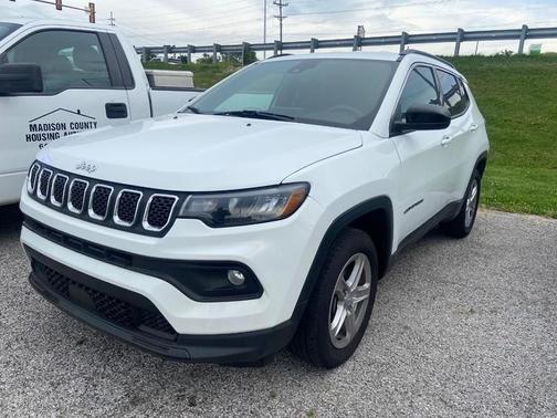 Bright White Clearcoat 2024 Jeep Compass Latitude