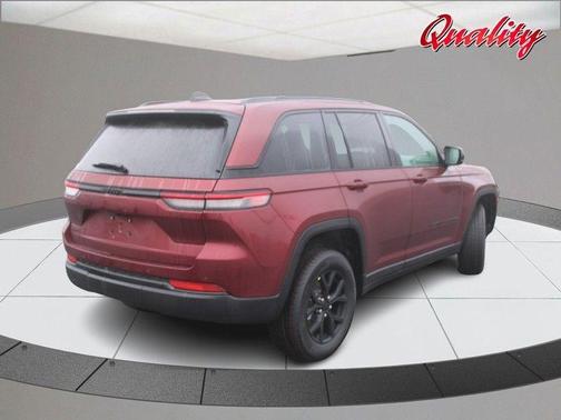 2025 Jeep Grand Cherokee Laredo