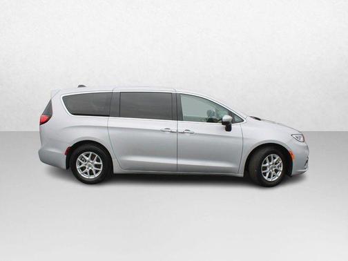 2023 Chrysler Pacifica Touring-L