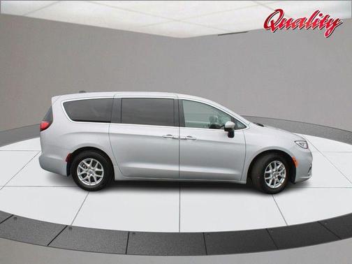 2023 Chrysler Pacifica Touring-L