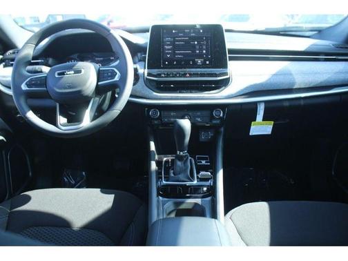 Silver Zynith 2025 Jeep Compass Sport